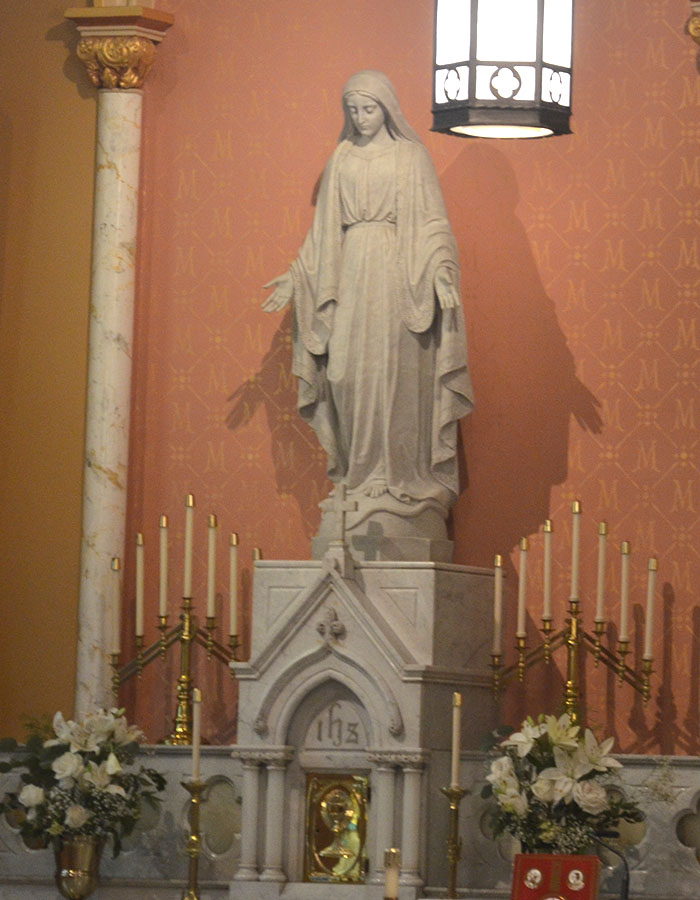 The side altar of the Blessed Virgin Mary