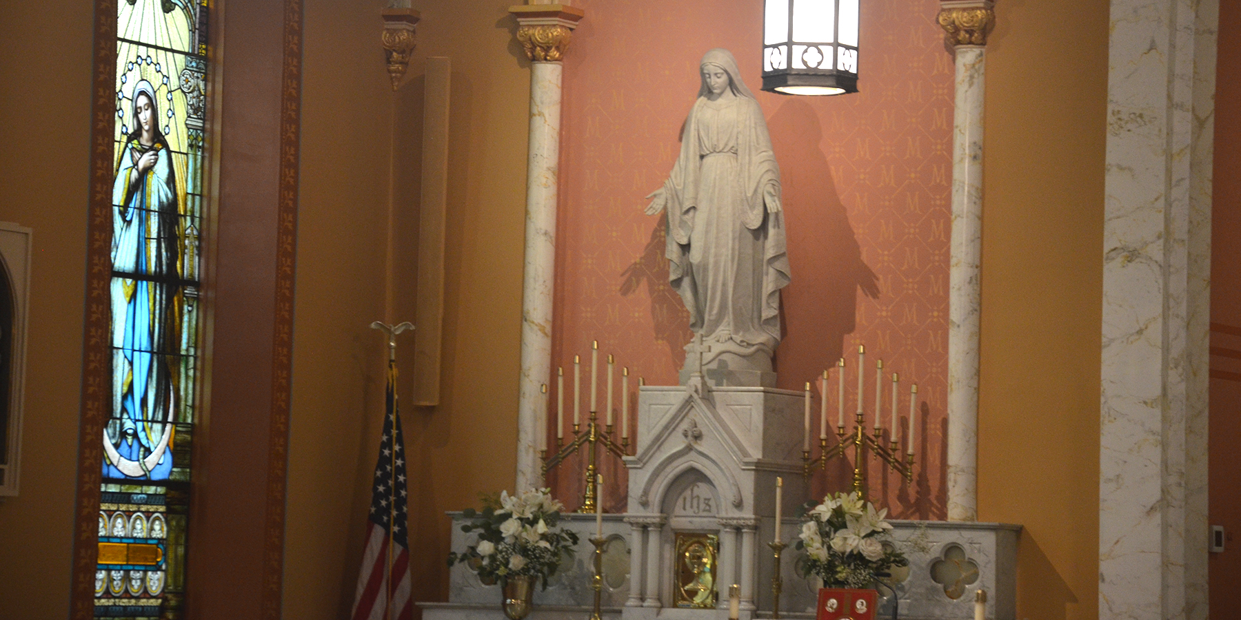 The side altar of the Blessed Virgin Mary